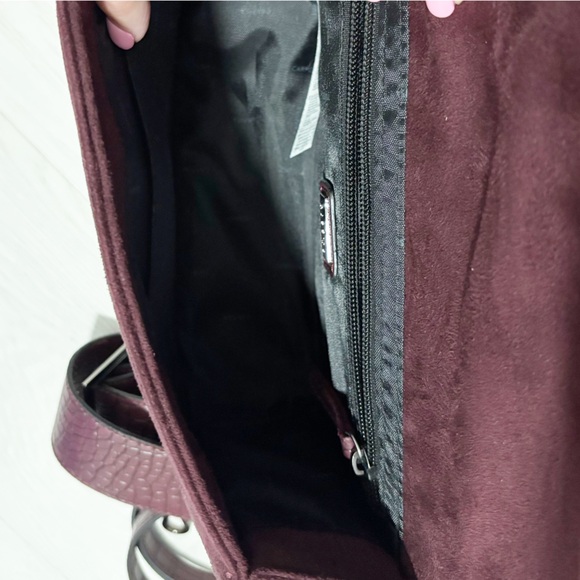 Elegant Croc-Embossed Suede Crossbody Burgundy Flap Ring Hardware 2 Straps - Picture 16 of 16
